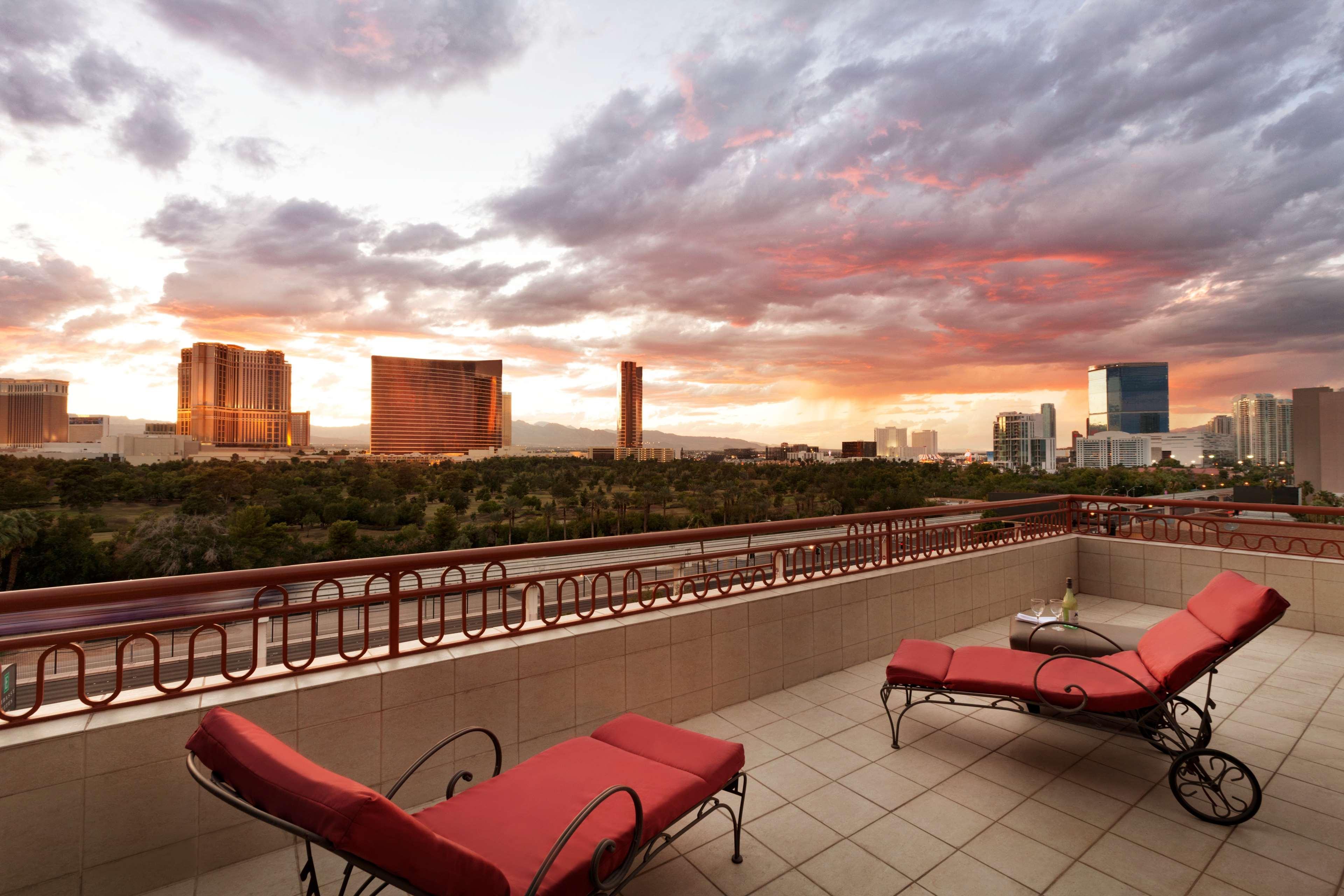 Embassy Suites By Hilton Convention Center Лас-Вегас Экстерьер фото