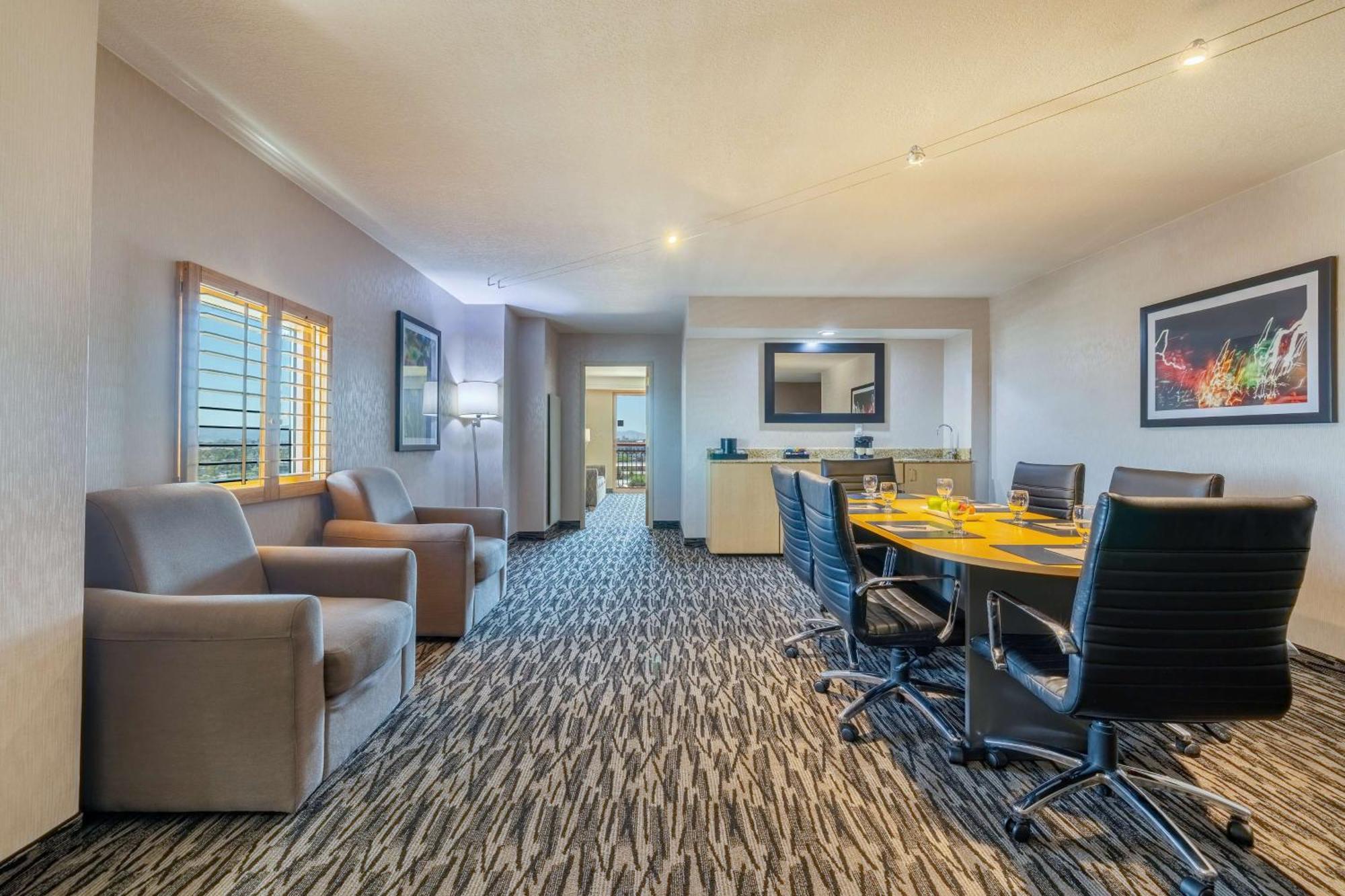Embassy Suites By Hilton Convention Center Лас-Вегас Экстерьер фото